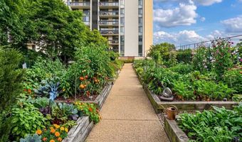 5300 HOLMES RUN Pkwy 1206, Alexandria, VA 22304