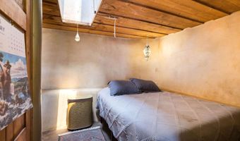 20 First St, Carson, NM 87517