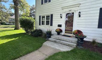 1207 8th St, Aurora, NE 68818