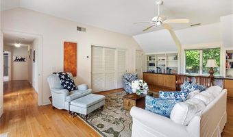 4 Alpond Dr, Newport, RI 02840