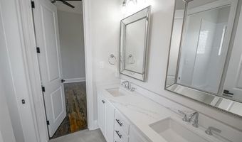 633 COUGAR Dr, Arabi, LA 70032