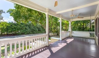 15 8th St, Apalachicola, FL 32320