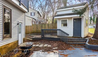 76 9th St, Belford, NJ 07718