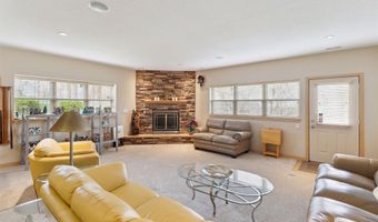 1201 Oakwood Dr, Polk City, IA 50226