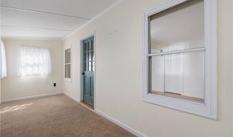 37 Reservoir Rd, Middletown, RI 02842