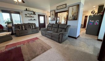 1524 Beechwood Dr, Aurora, NE 68818