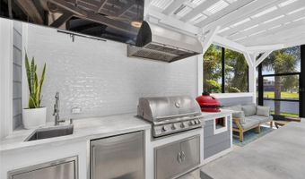 825 MANNS HARBOR Dr, Apollo Beach, FL 33572