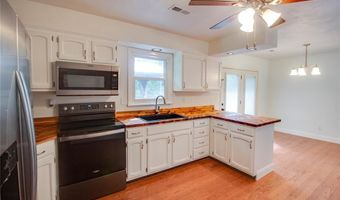 9024 Oakridge Dr, Alton, IL 62002
