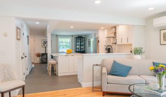 32 Pleasant Hill Rd, Falmouth, ME 04105