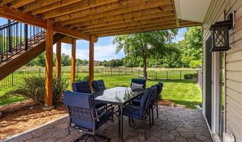 1456 Red Oak Plantation Dr, Ballwin, MO 63021