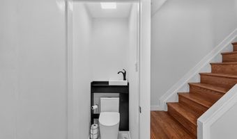 2218 FARRINGTON Ave, Alexandria, VA 22303
