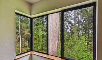 448 Tanglewood Rd, Arcata, CA 95521