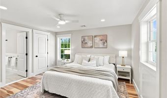 40 Congregational St, Bristol, RI 02809
