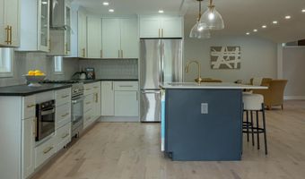 65 Sebbins Pond Dr, Bedford, NH 03110
