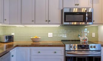 26 Hummingbird Ln, Bar Harbor, ME 04609