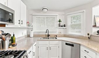 38 Stone Trl B, North Providence, RI 02904