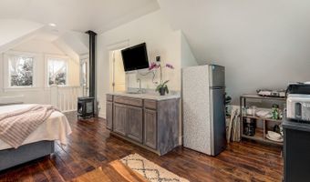 157 NW Black Hawk Ave, Bend, OR 97703