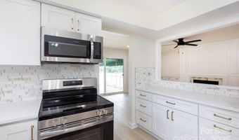 8356 Meadow Lakes Dr, Charlotte, NC 28210