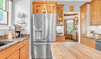 1805 ST Clair River Dr, Algonac, MI 48001