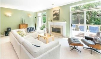 2734 Winter Garden Ct, Ann Arbor, MI 48105