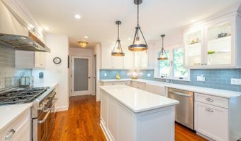 15 Tanglewood Dr, Andover, NJ 07848