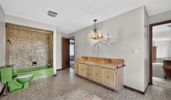 725 7th Ave, Addison, IL 60101