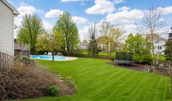 3 BLACKWOLF Ct, Algonquin, IL 60102