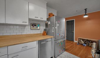 5 Lamar Dr, Athens, OH 45701