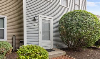 1 E Hayestown Rd 33, Danbury, CT 06811