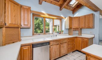 8 Horseshoe Dr, Acton, MA 01720