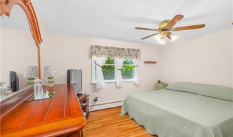 82 Hope Rd, Cranston, RI 02921