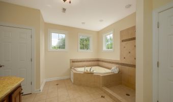 660 Birch Hollow Dr, Antioch, IL 60002