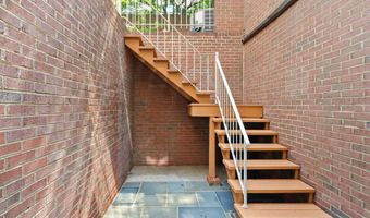 2345 S ROLFE St S, Arlington, VA 22202