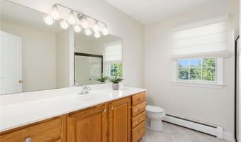 220 Island Dr, Middletown, RI 02842