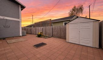 325 MATOT St B, Brookings, OR 97415