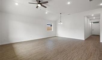 1592 Grayhawk Dr, Basehor, KS 66007