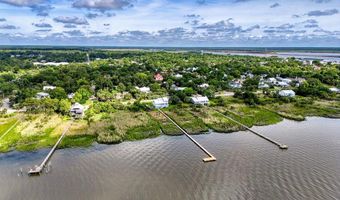 9 11th St, Apalachicola, FL 32320