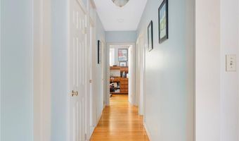 6 Conway Dr, Barrington, RI 02806