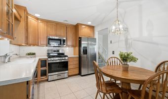 827 N Douglas Ave, Arlington Heights, IL 60004