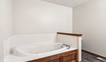 708 13th St SW, Altoona, IA 50009