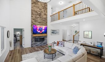 1908 Golfview Dr, Auburn, IN 46706