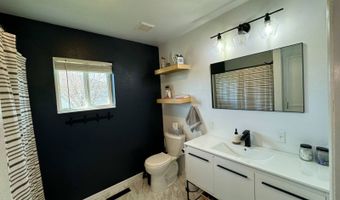 1008 S 10th Ave, Britton, SD 57430