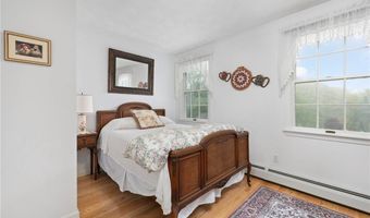 34 Finch Ln, North Kingstown, RI 02874