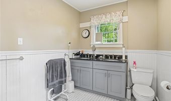 192 Washington Rd, Barrington, RI 02806