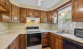 10 Tuck Farm Rd 4, Auburn, MA 01501