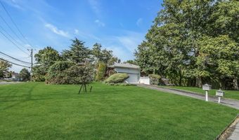 260 Oakridge Ln, Albertson, NY 11507