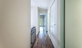 1040 Greenhills Dr, Ann Arbor, MI 48105