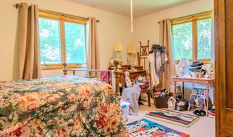 11705 J Ave, Aplington, IA 50604