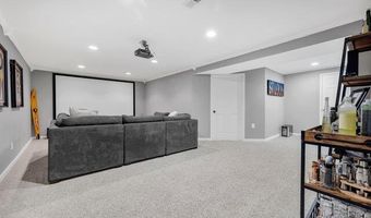 514 Great Hill Dr, Ballwin, MO 63021