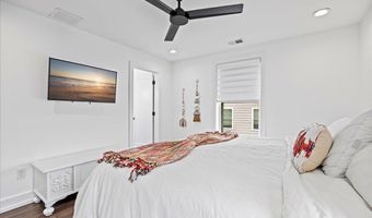 21 N Douglas Ave, Margate City, NJ 08402